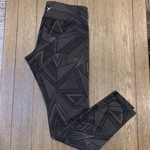 Old Navy Black Print Active Legging - GUC - size L
